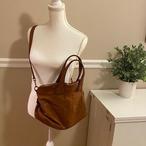 Elegant Tan Leather Shoulder Bag